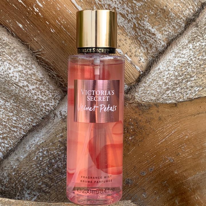 Victoria's Secret Velvet Petals mist